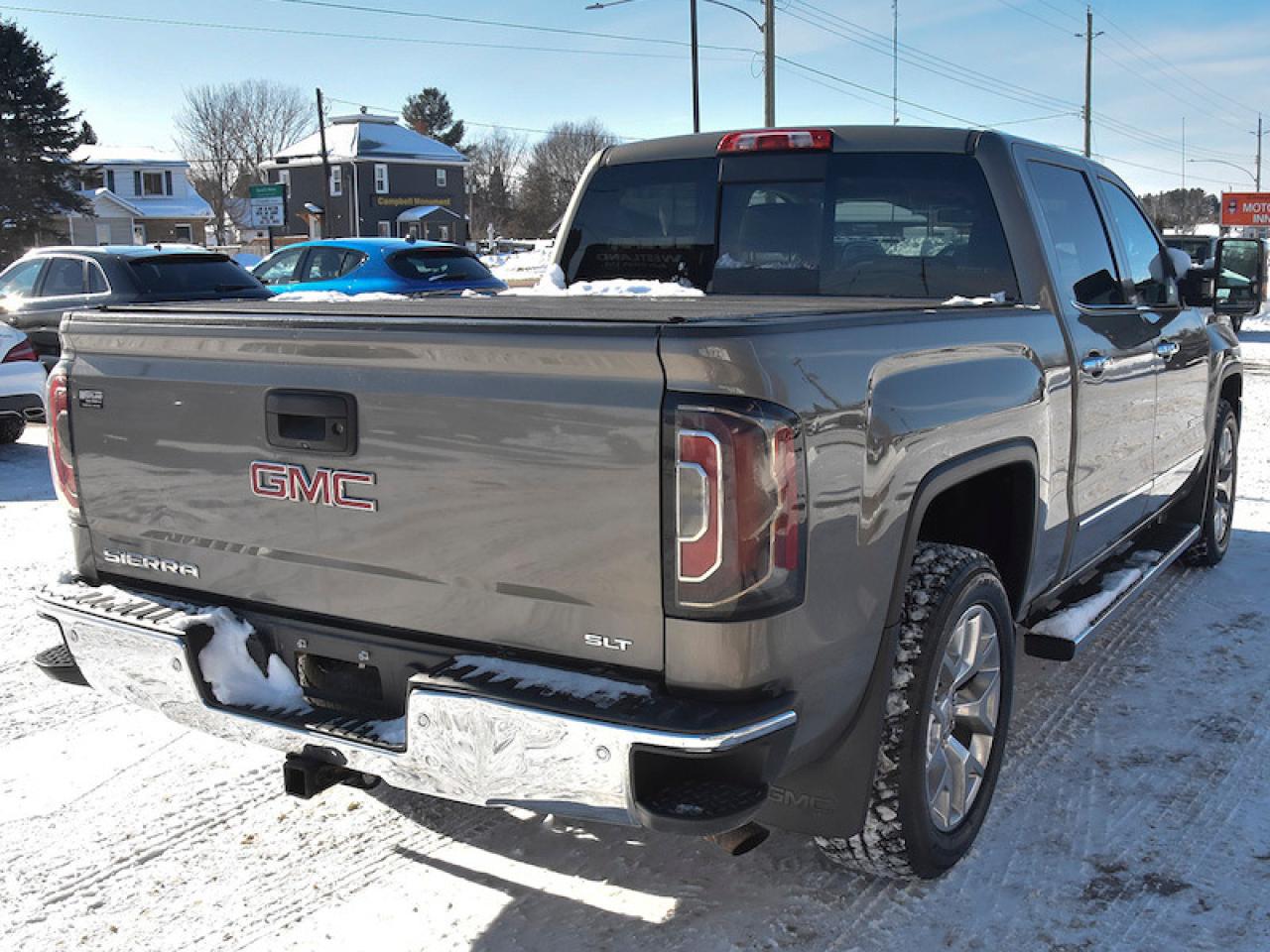 2017 GMC Sierra 1500 SLT Photo2
