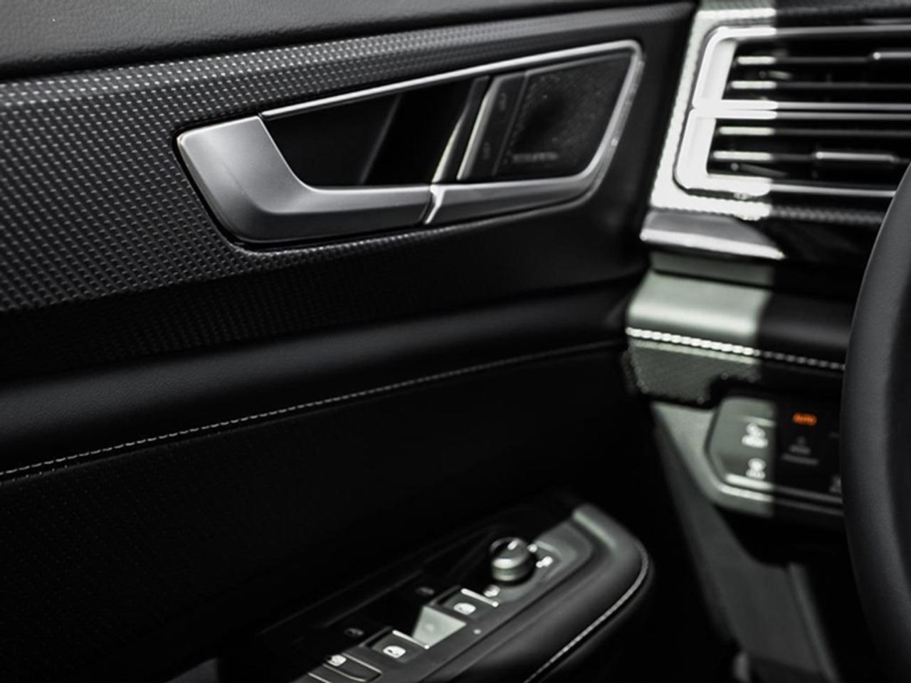 2026 Volkswagen Atlas Cross Sport Execline  - Massaging Seats Photo