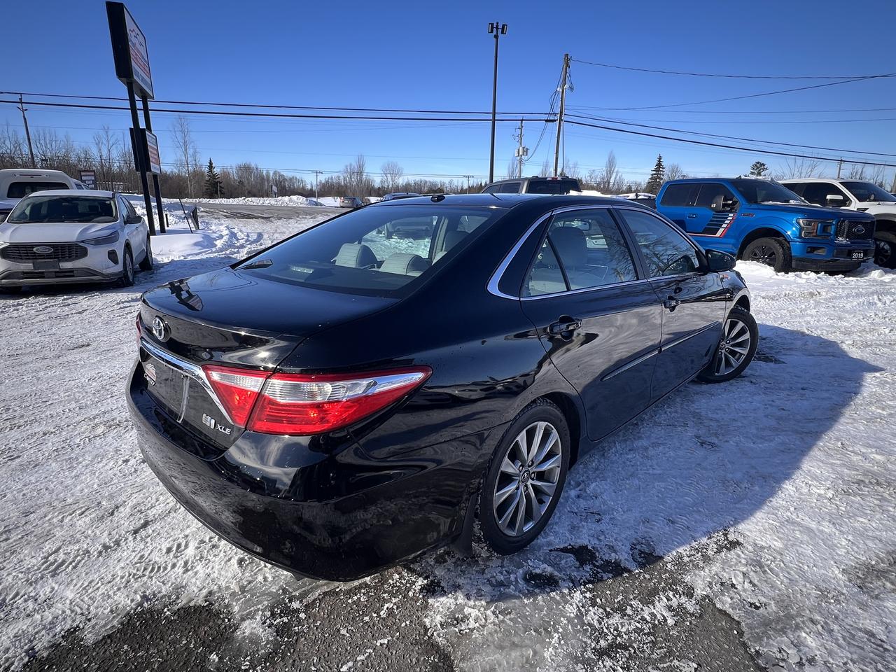 2015 Toyota Camry XLE Photo4