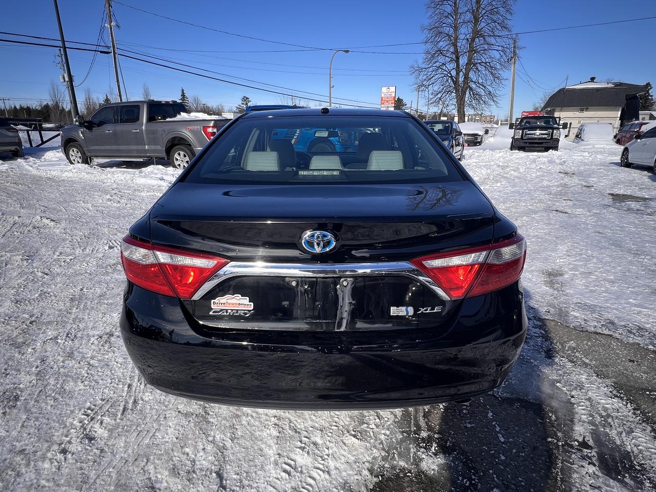2015 Toyota Camry XLE Photo3