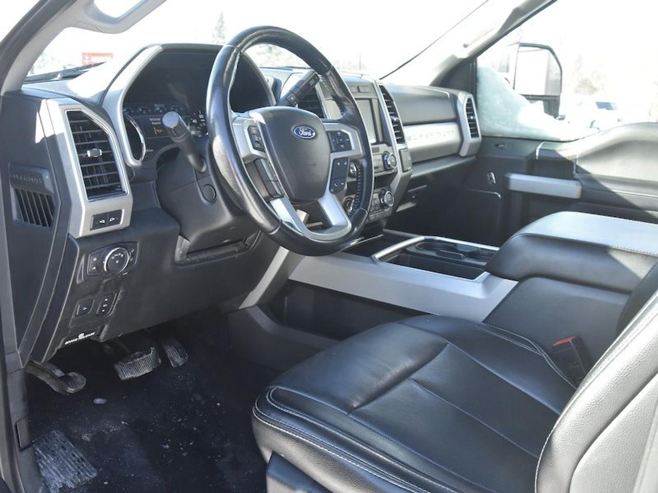 2021 Ford SUPER DUTY F-250 SRW LARIAT Photo4