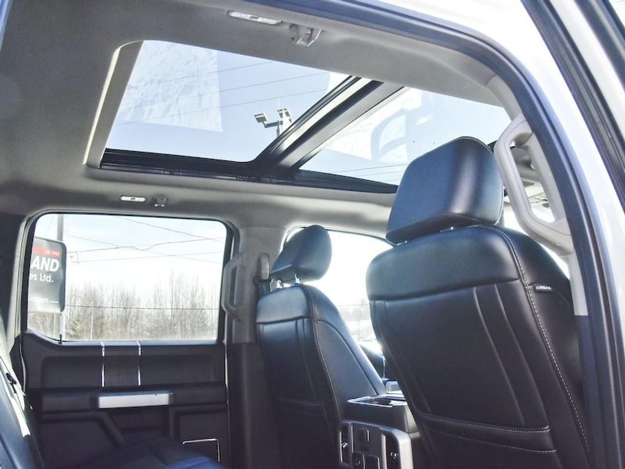 2021 Ford SUPER DUTY F-250 SRW LARIAT Photo