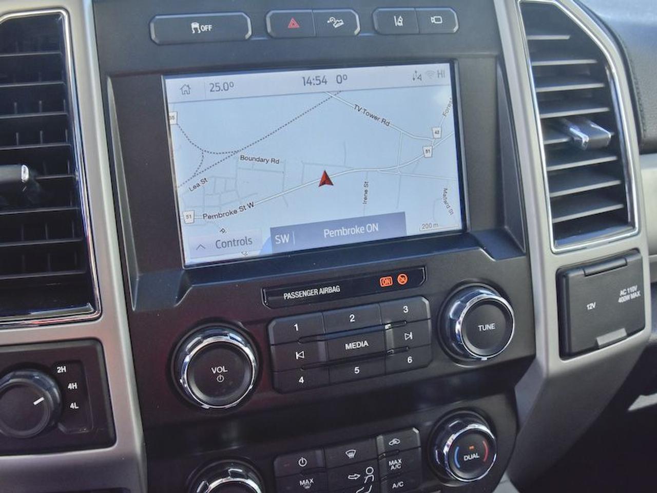 2021 Ford SUPER DUTY F-250 SRW LARIAT Photo