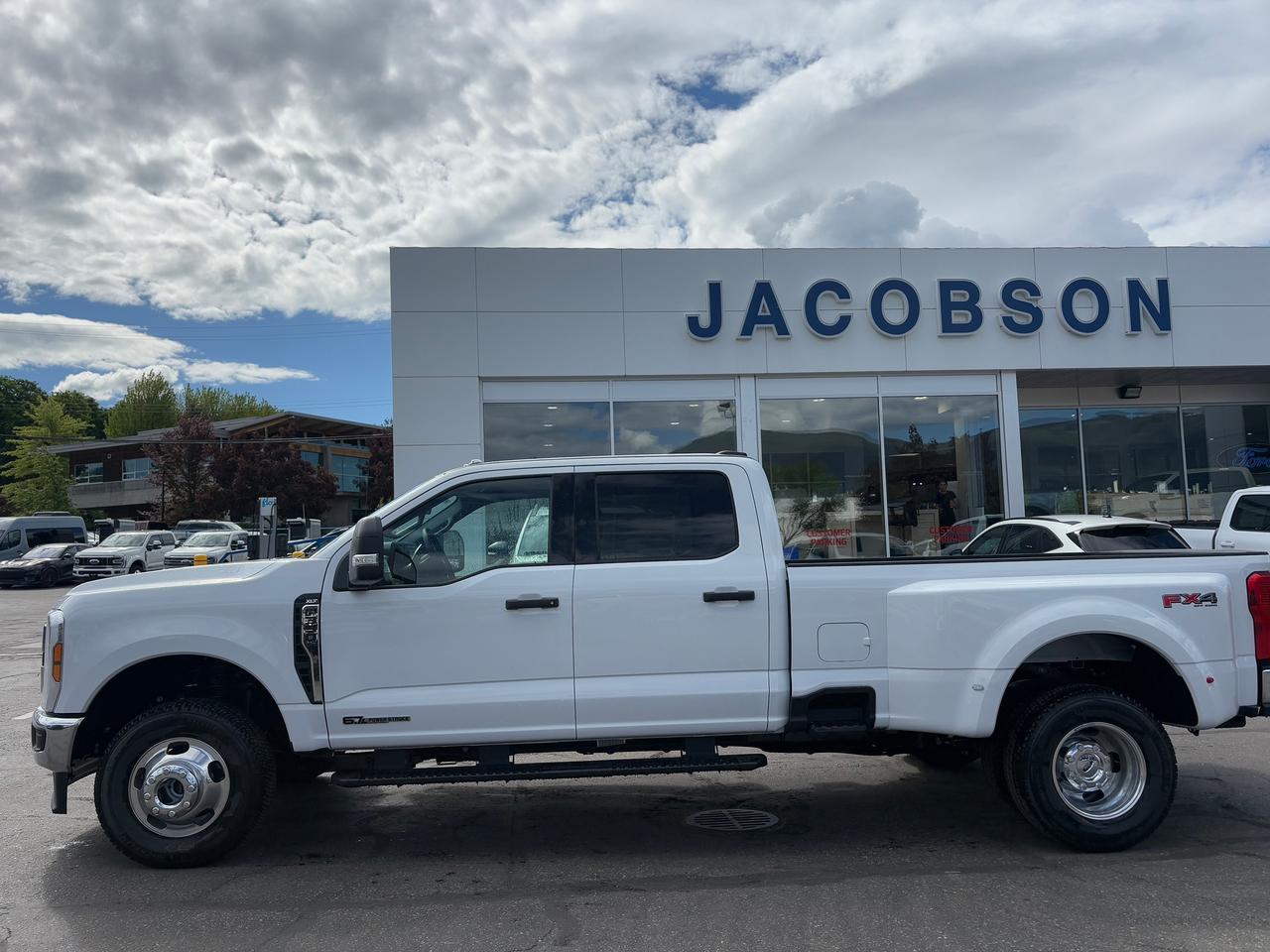 2026 Ford F-350 Super Duty DRW XLT Photo1