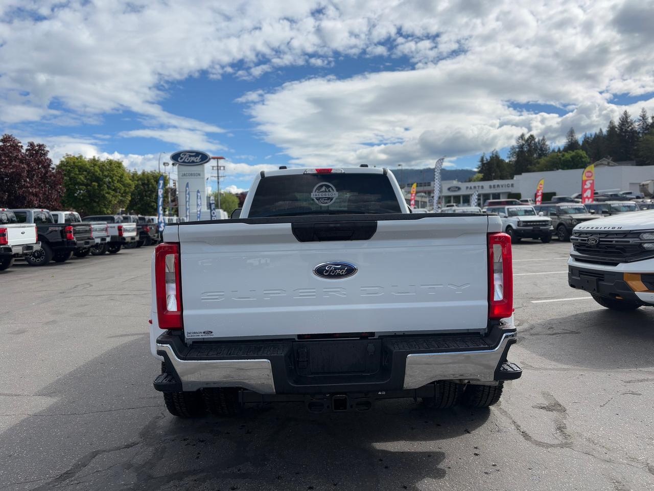 2026 Ford F-350 Super Duty DRW XLT Photo3