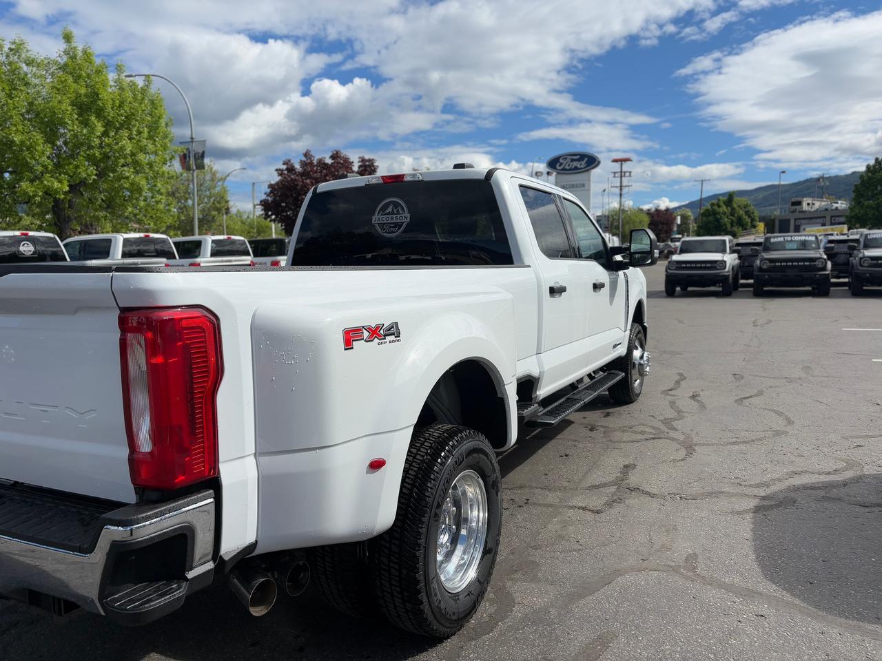 2026 Ford F-350 Super Duty DRW XLT Photo4
