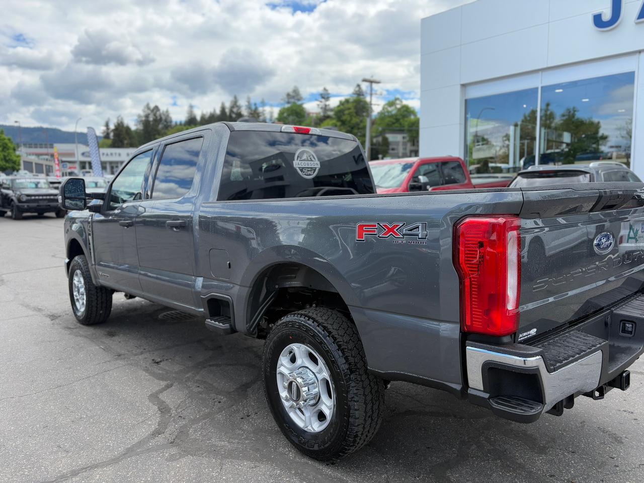 2026 Ford F-350 Super Duty SRW XLT Photo2