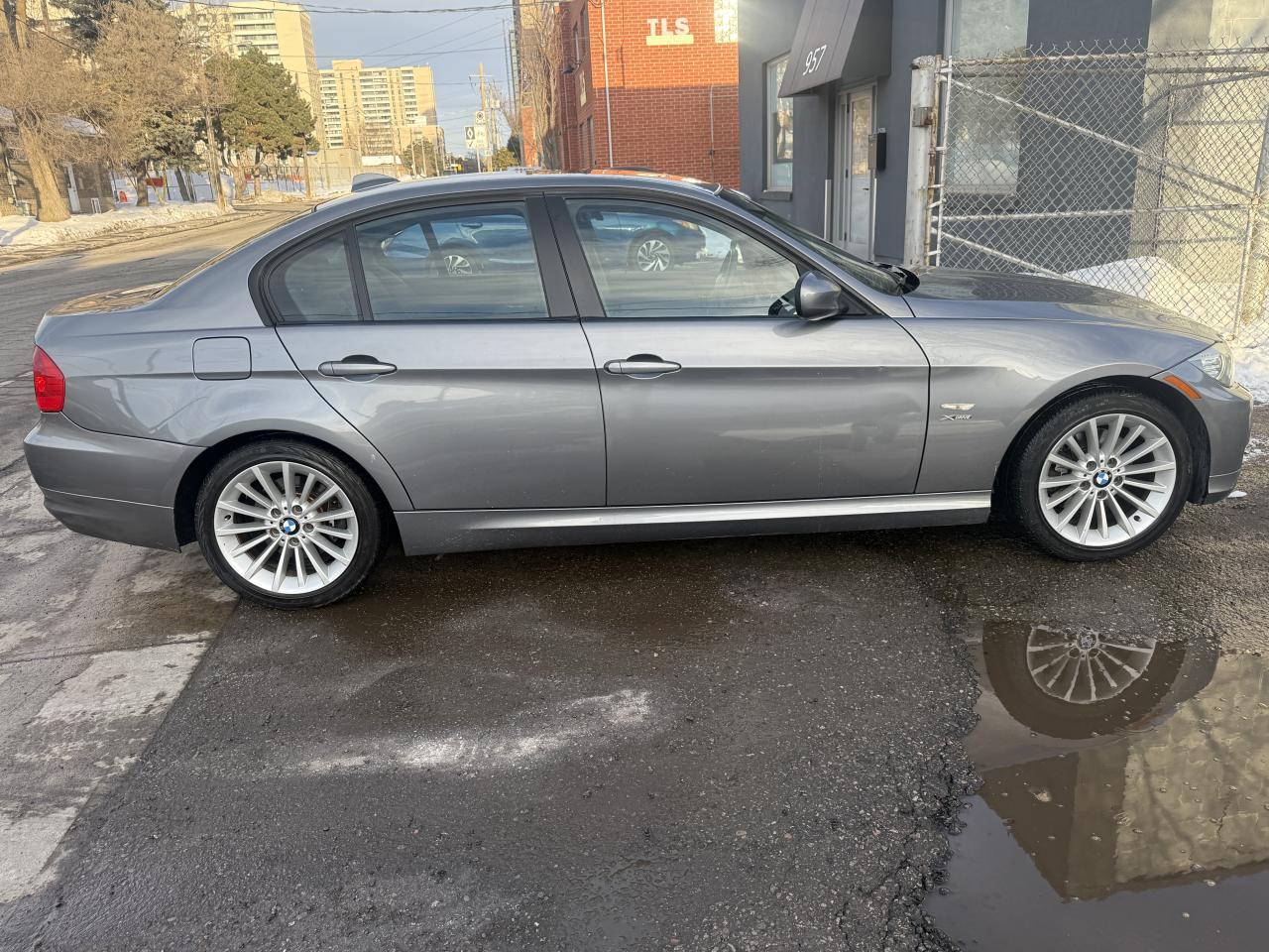 2011 BMW 3 Series 328i xDrive Classic Edition Photo3