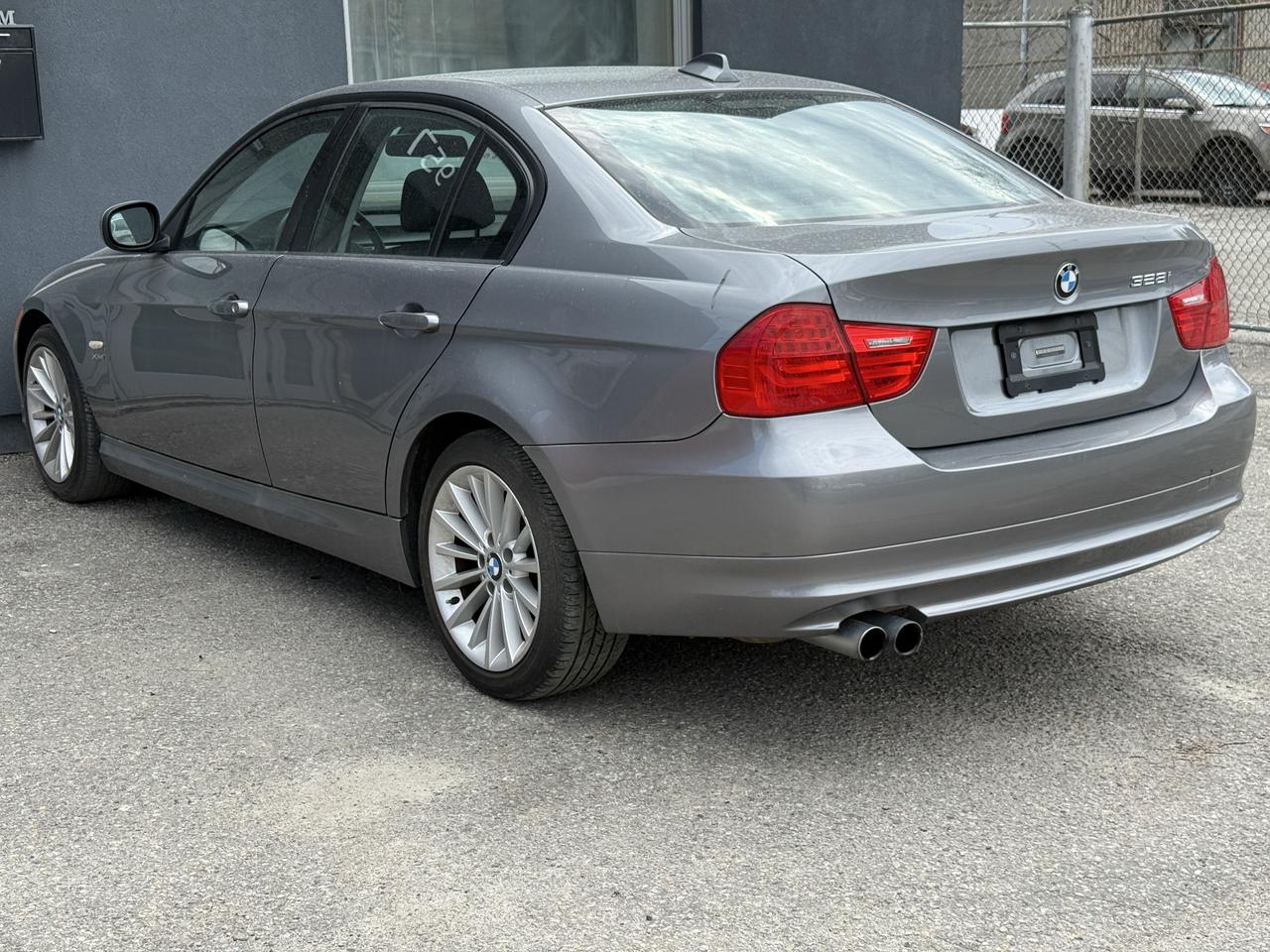 2011 BMW 3 Series 4dr Sdn 328i xDrive AWD Classic Ed Photo