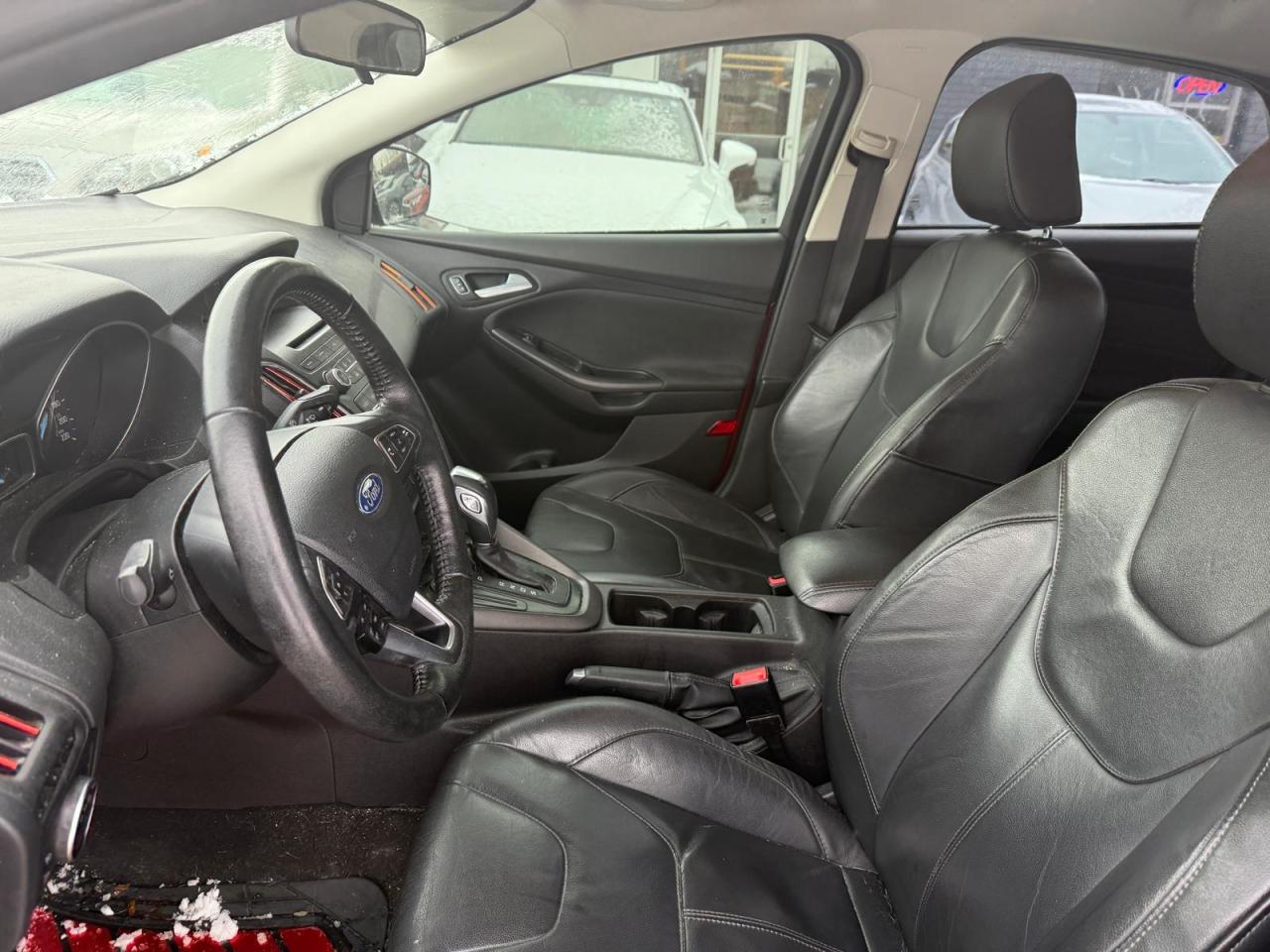 2015 Ford Focus SE / AUTO / AC / LEATHER /  AS-IS Photo4