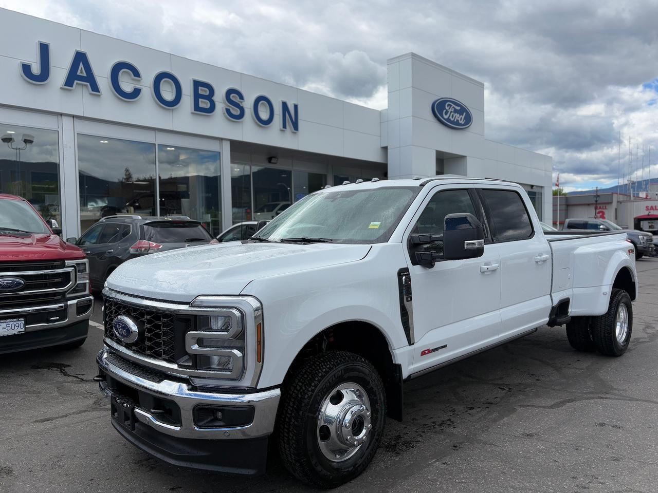 2026 Ford F-350 Super Duty DRW Lariat Photo0