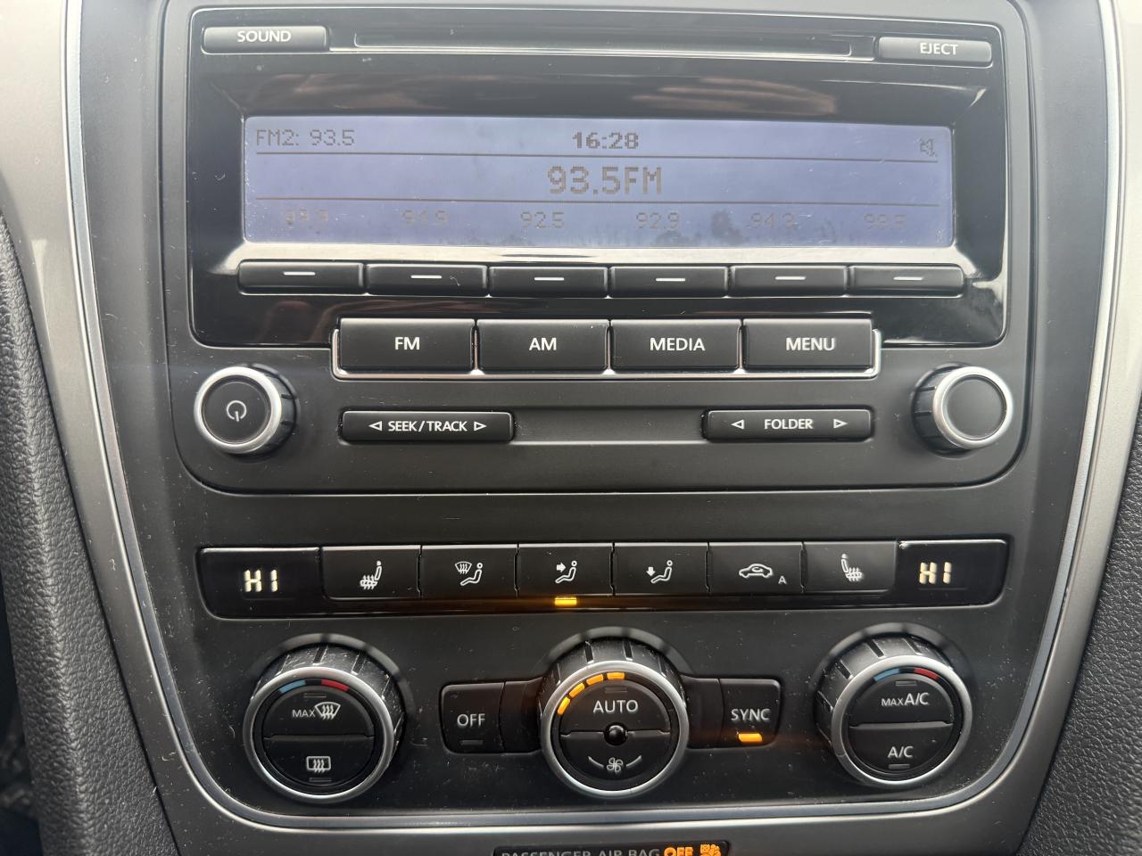 2013 Volkswagen Passat Trendline Photo