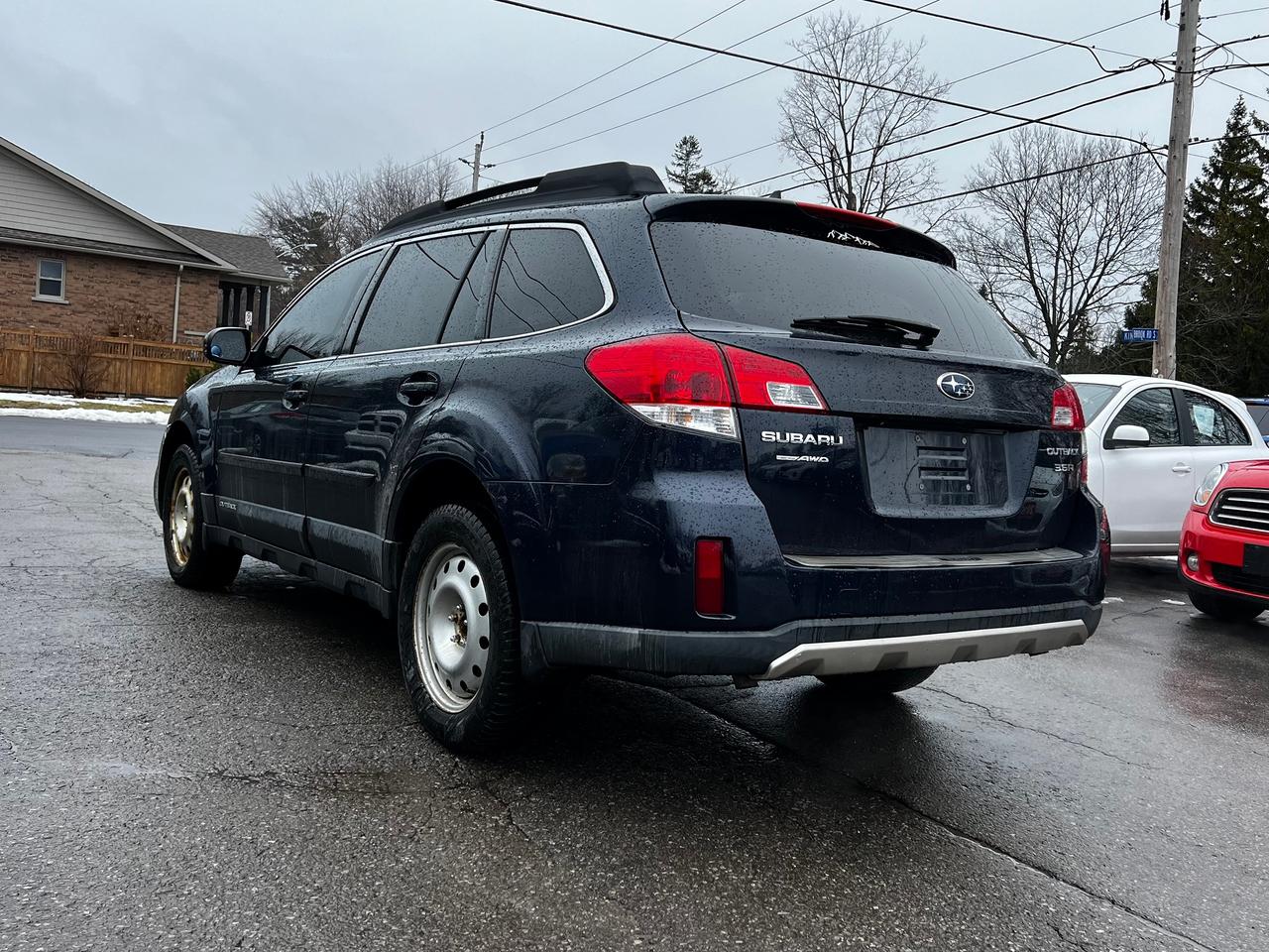 2013 Subaru Outback 3.6R w/Limited Pkg Photo4
