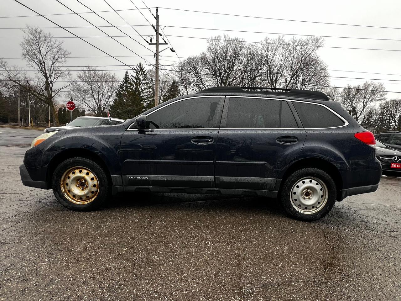 2013 Subaru Outback 3.6R w/Limited Pkg Photo3