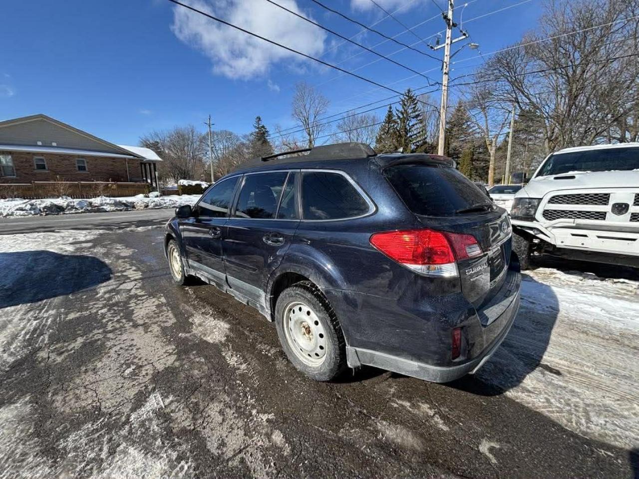 2013 Subaru Outback 3.6R w/Limited Pkg Photo3