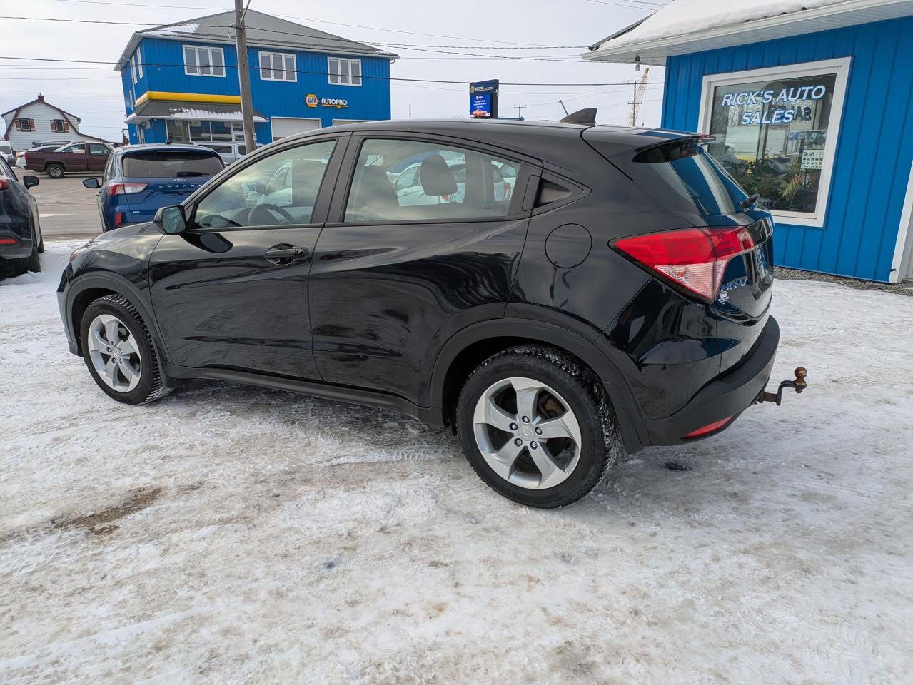 2018 Honda HR-V LX 2WD CVT Photo2