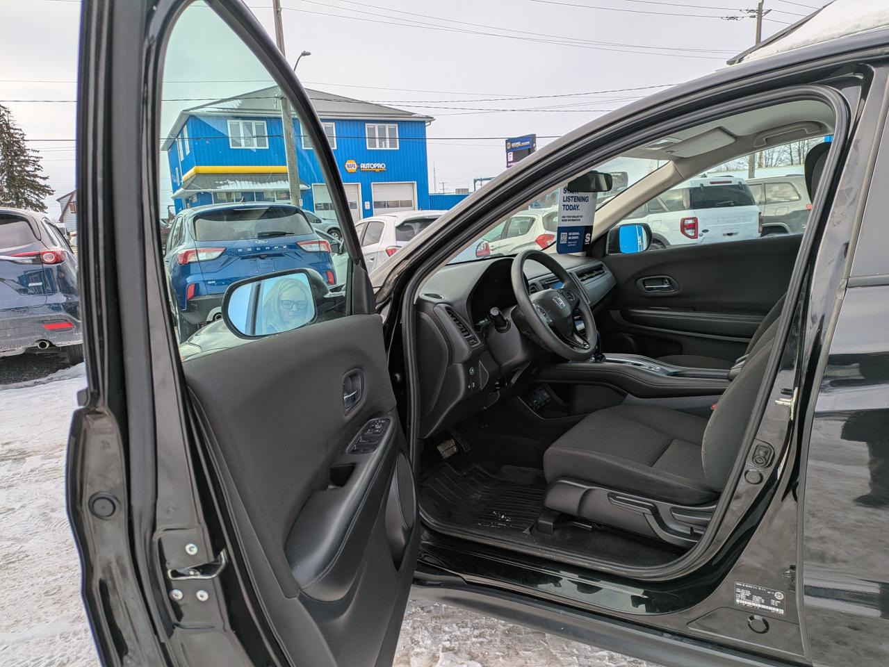 2018 Honda HR-V LX 2WD CVT Photo