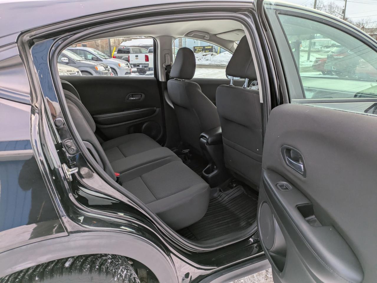 2018 Honda HR-V LX 2WD CVT Photo