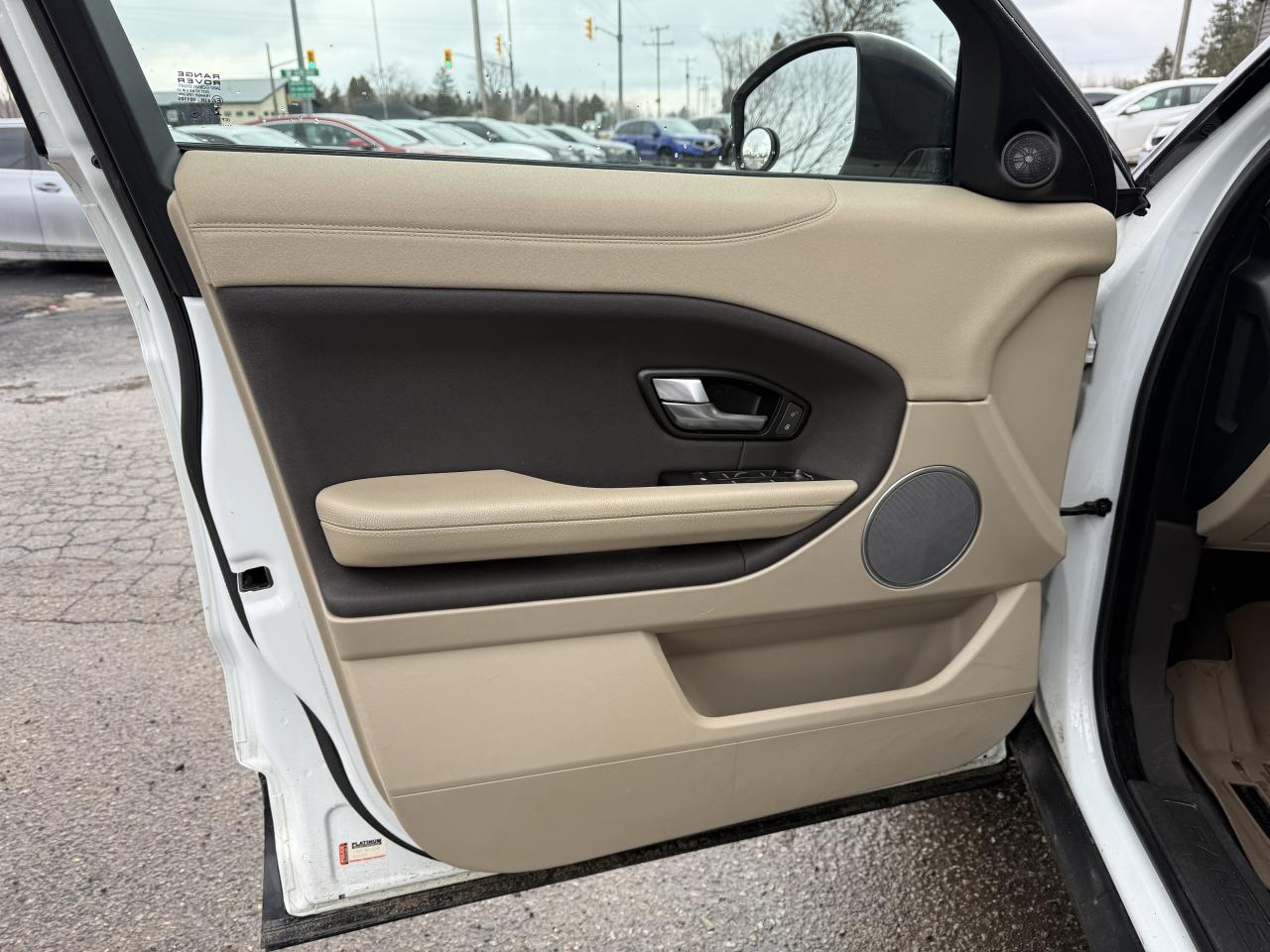 2017 Land Rover Range Rover Evoque SE Photo