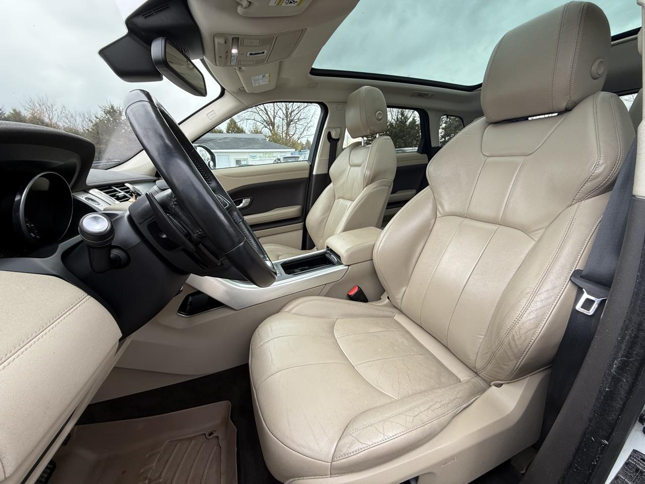 2017 Land Rover Range Rover Evoque SE Photo