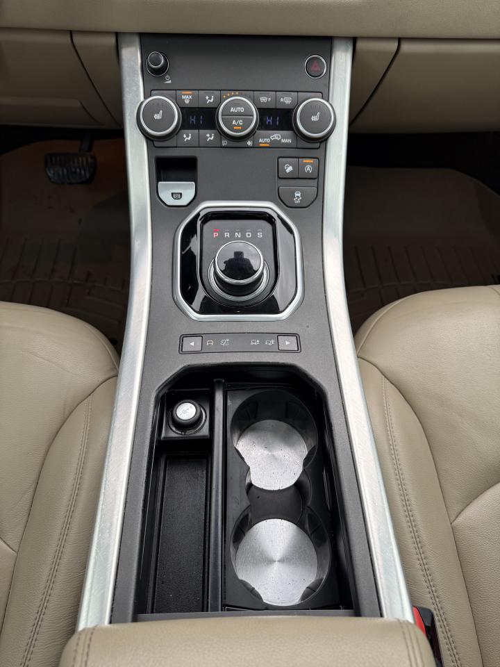 2017 Land Rover Range Rover Evoque SE Photo