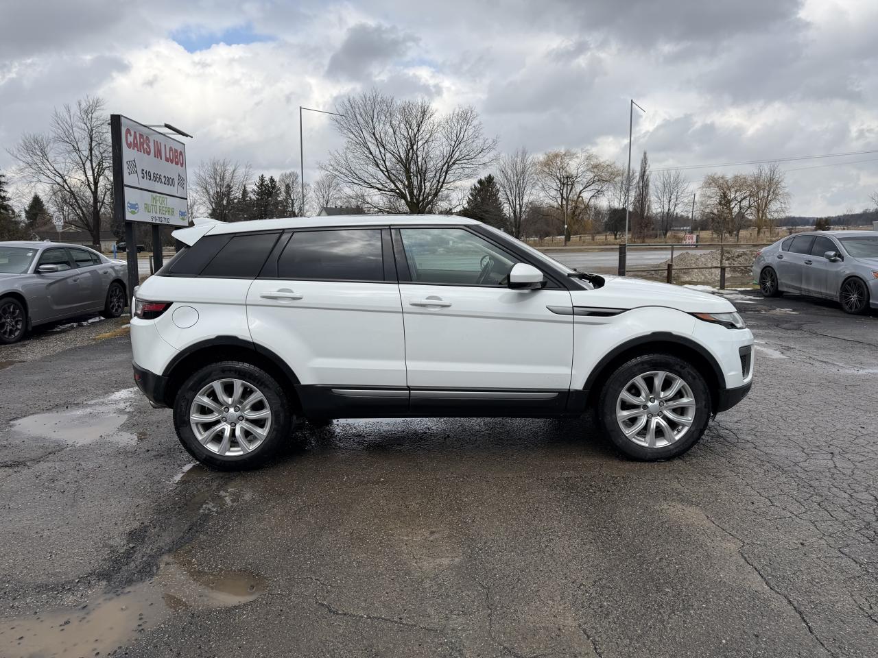 2017 Land Rover Range Rover Evoque SE Photo