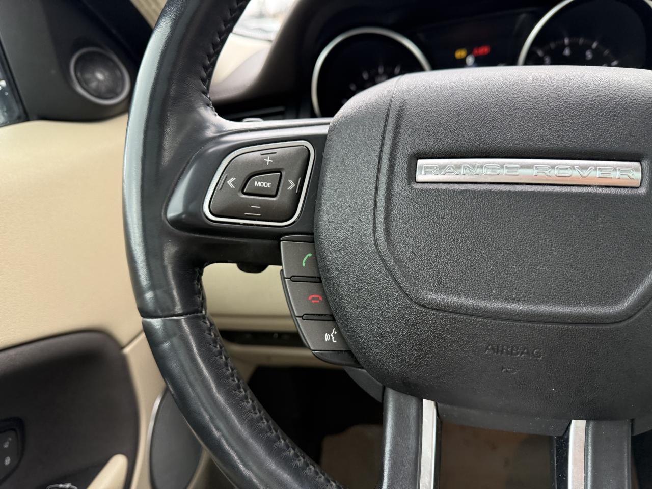 2017 Land Rover Range Rover Evoque SE Photo