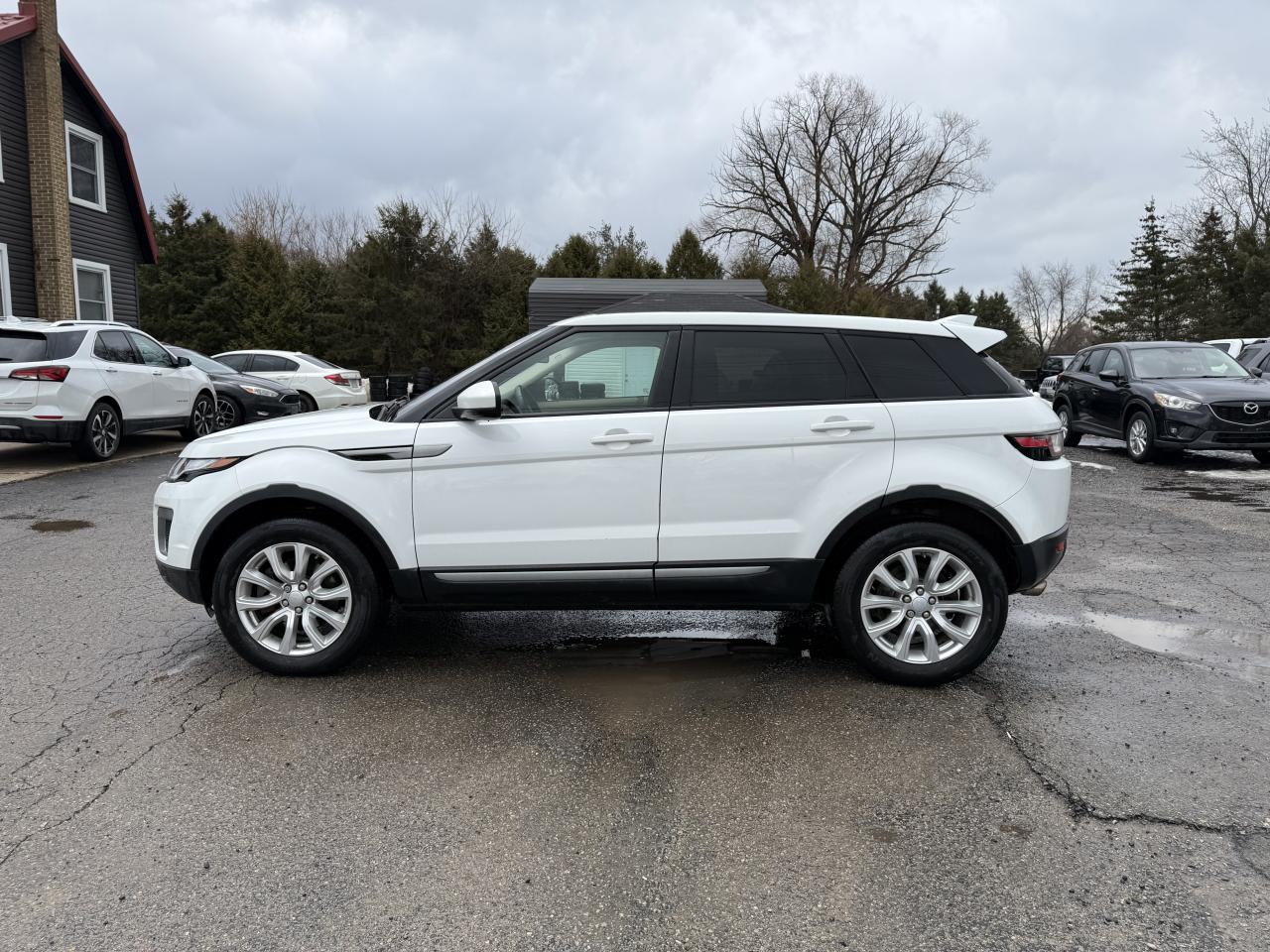 2017 Land Rover Range Rover Evoque SE Photo