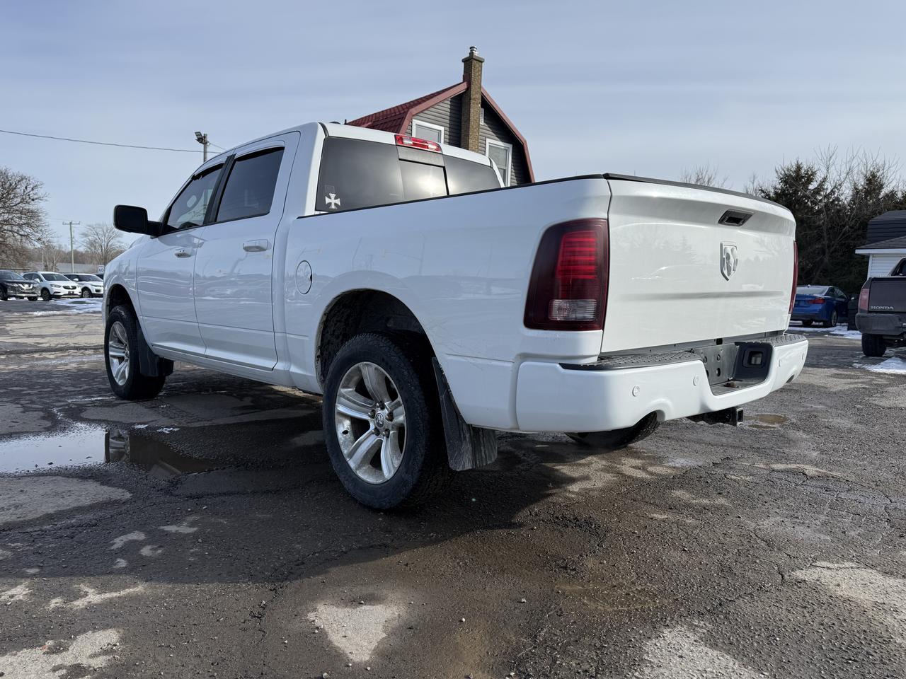 2014 RAM 1500 SPORT Photo3
