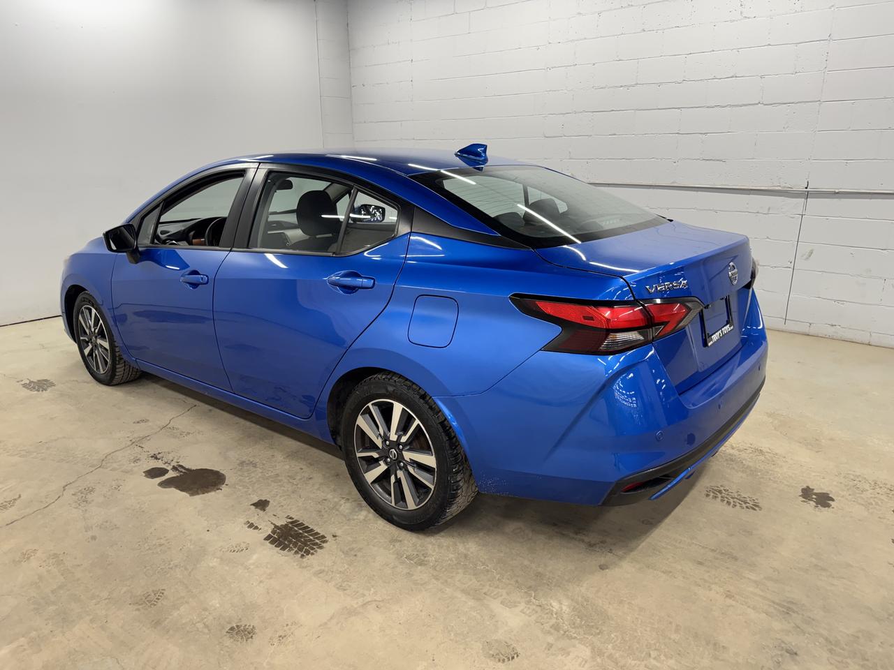 2021 Nissan Versa SV CVT | BLIND SPOT MONITOR | CARPLAY/ANDROID AUTO Photo4