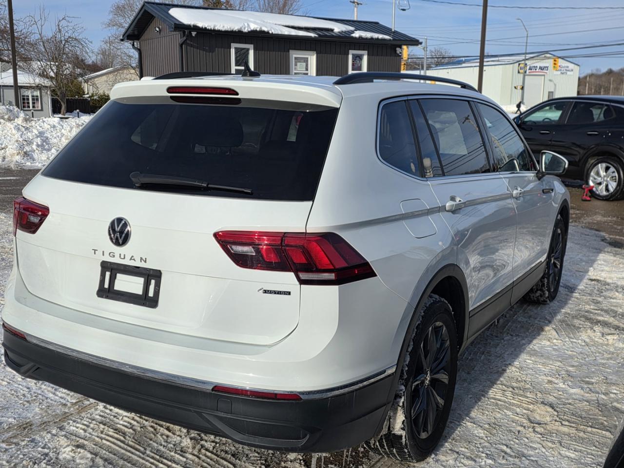 2023 Volkswagen Tiguan COMFORTLINE 4Motion Photo3