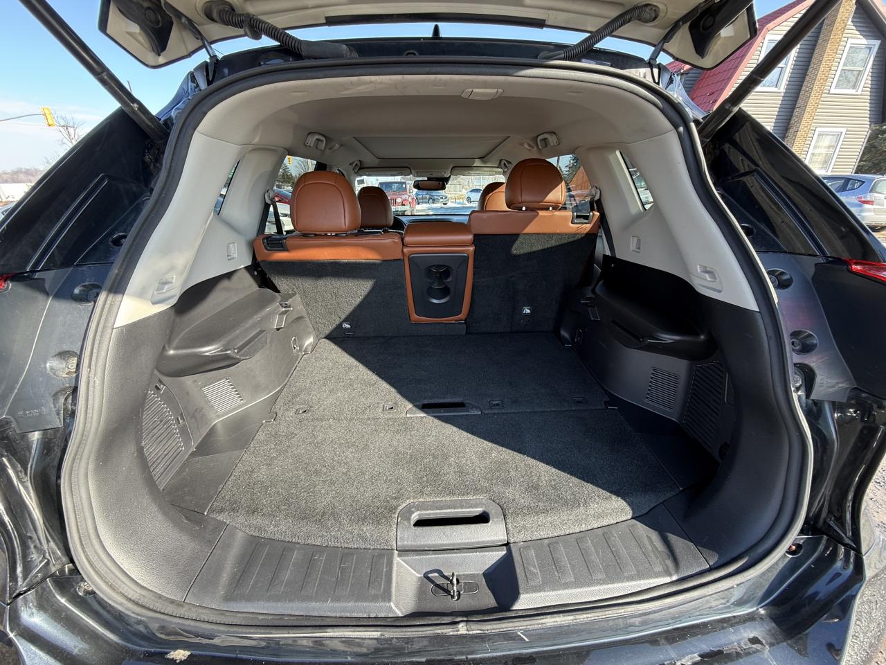 2017 Nissan Rogue SL Platinum AWD Photo