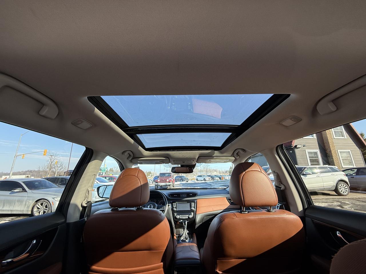 2017 Nissan Rogue SL Platinum AWD Photo