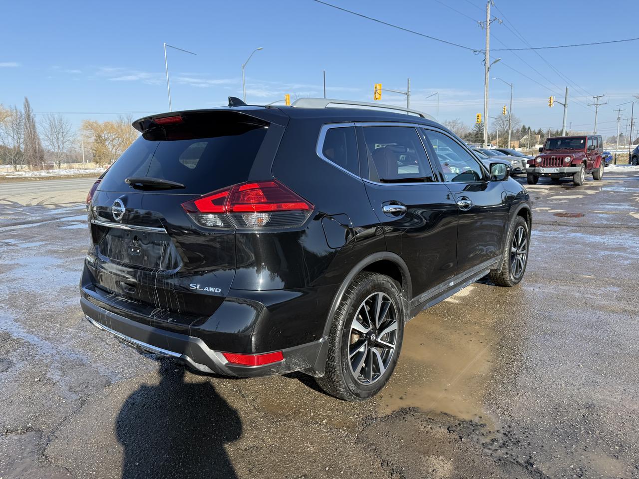 2017 Nissan Rogue SL Platinum AWD Photo2