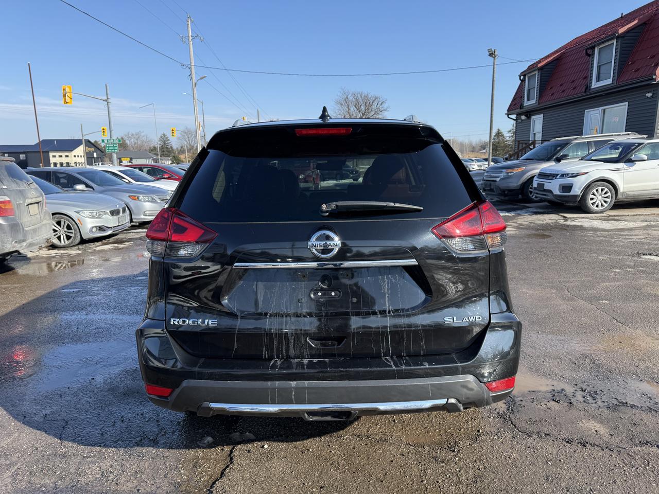 2017 Nissan Rogue SL Platinum AWD Photo3