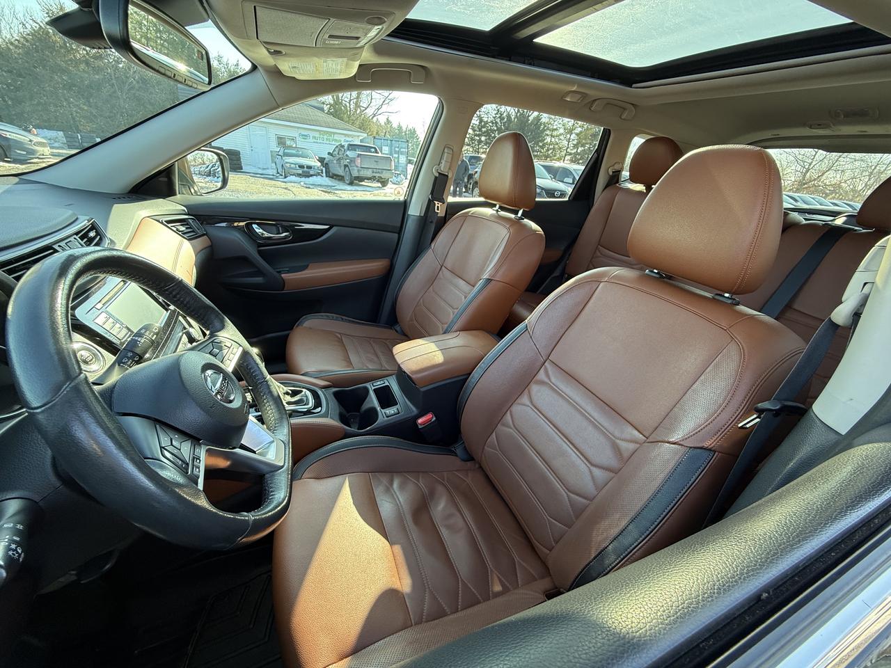 2017 Nissan Rogue SL Platinum AWD Photo