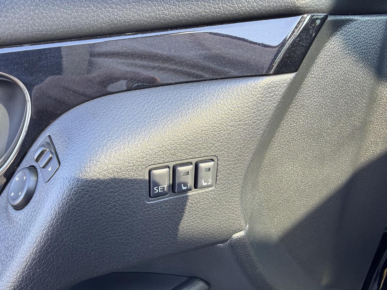 2017 Nissan Rogue SL Platinum AWD Photo