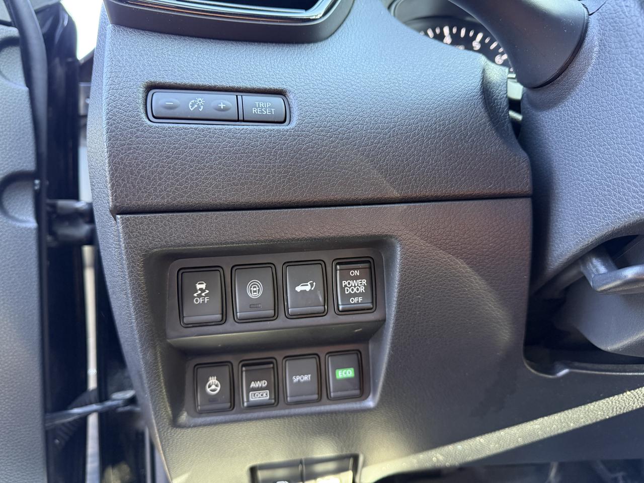 2017 Nissan Rogue SL Platinum AWD Photo