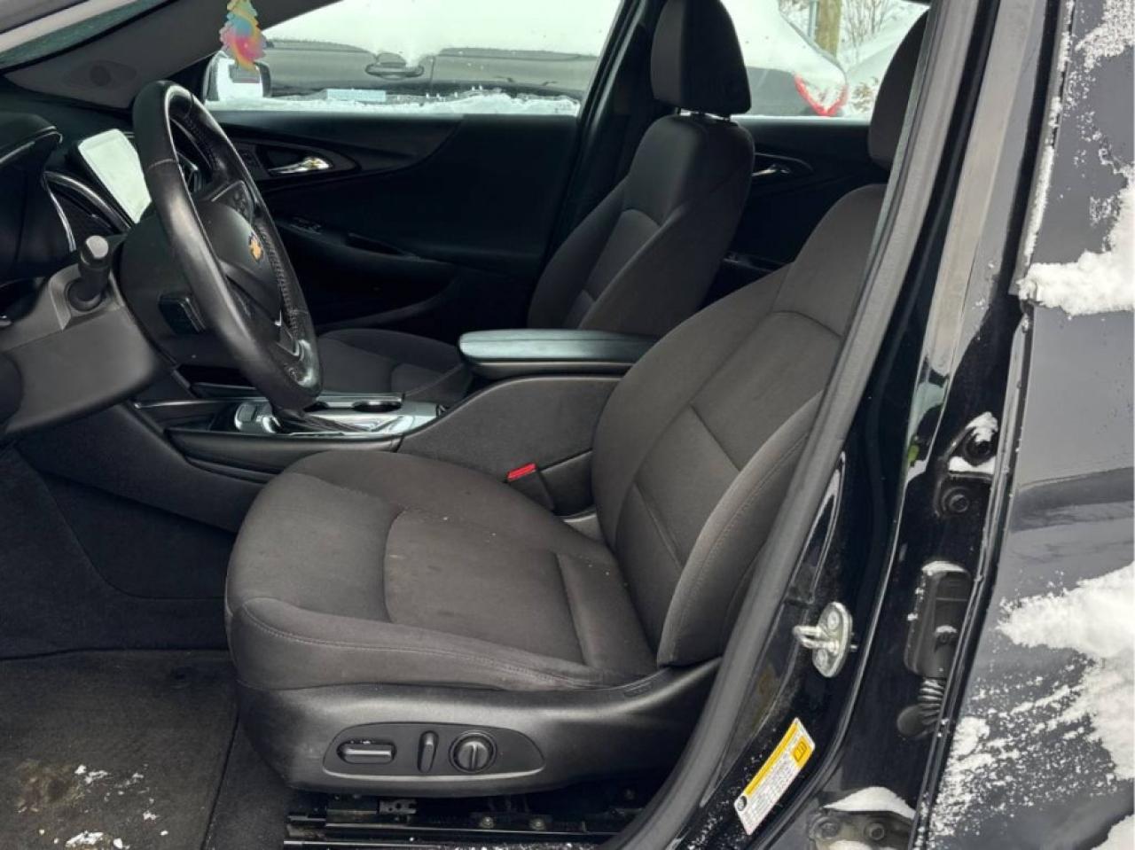 2018 Chevrolet Malibu LT Photo2