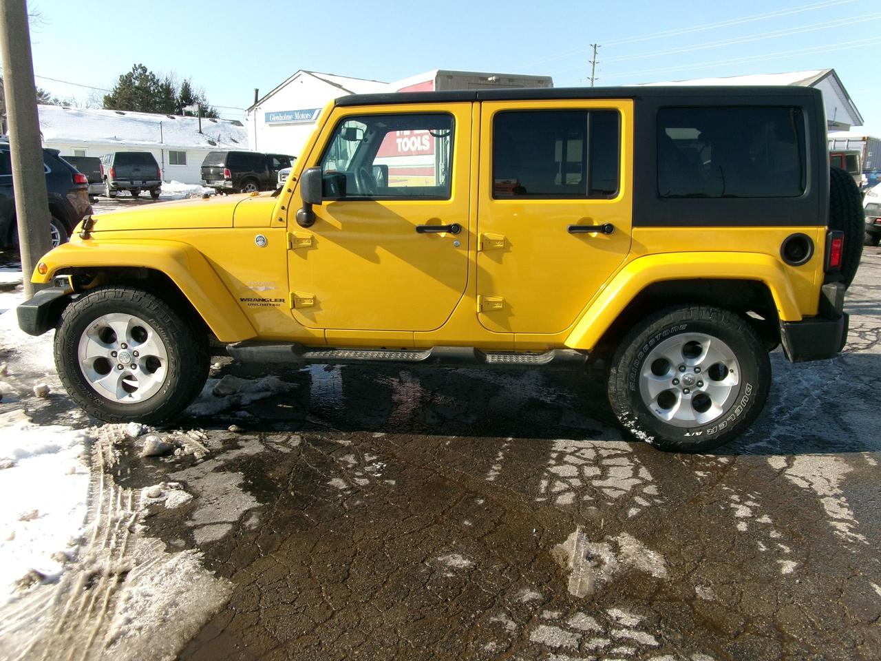 2015 Jeep Wrangler Unlimited Sahara Photo2