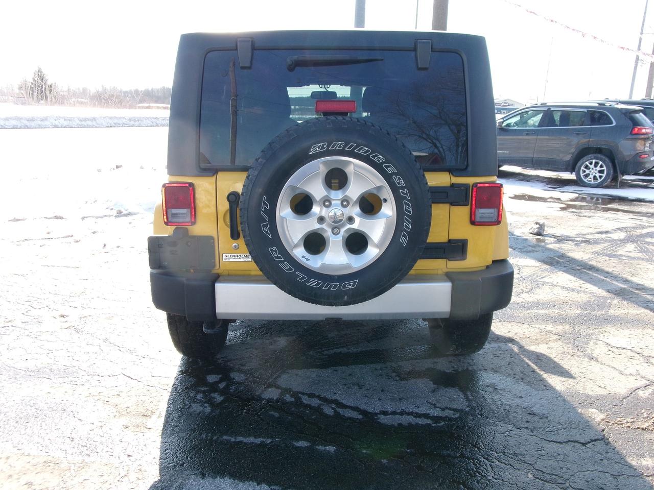 2015 Jeep Wrangler Unlimited Sahara Photo3