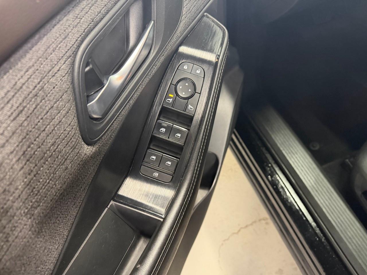 2021 Nissan Rogue SV Photo