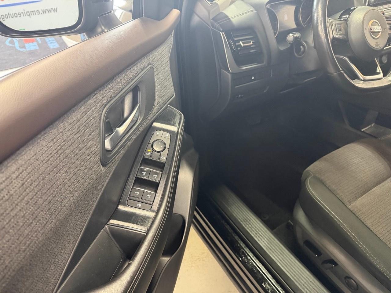 2021 Nissan Rogue SV Photo