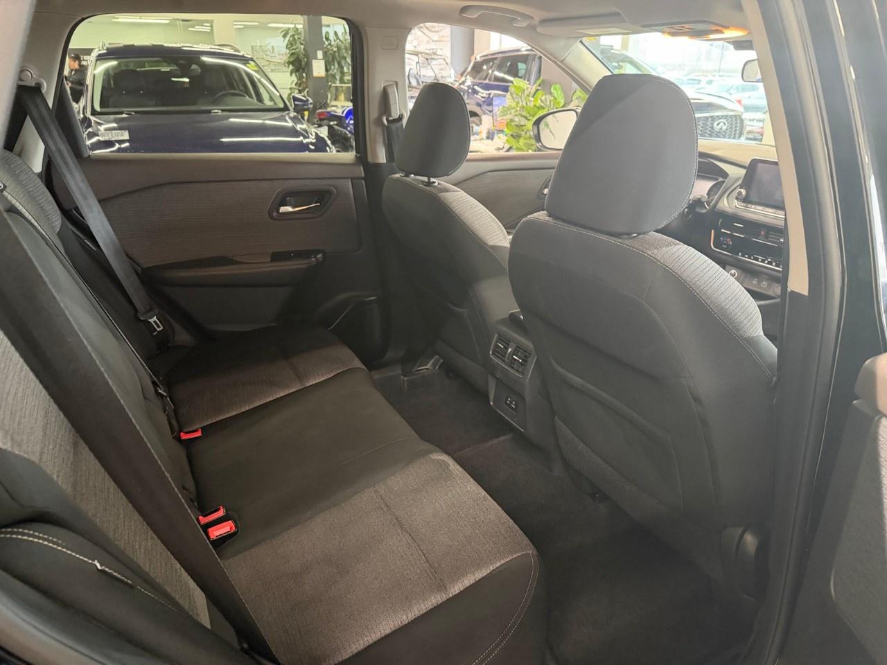 2021 Nissan Rogue SV Photo