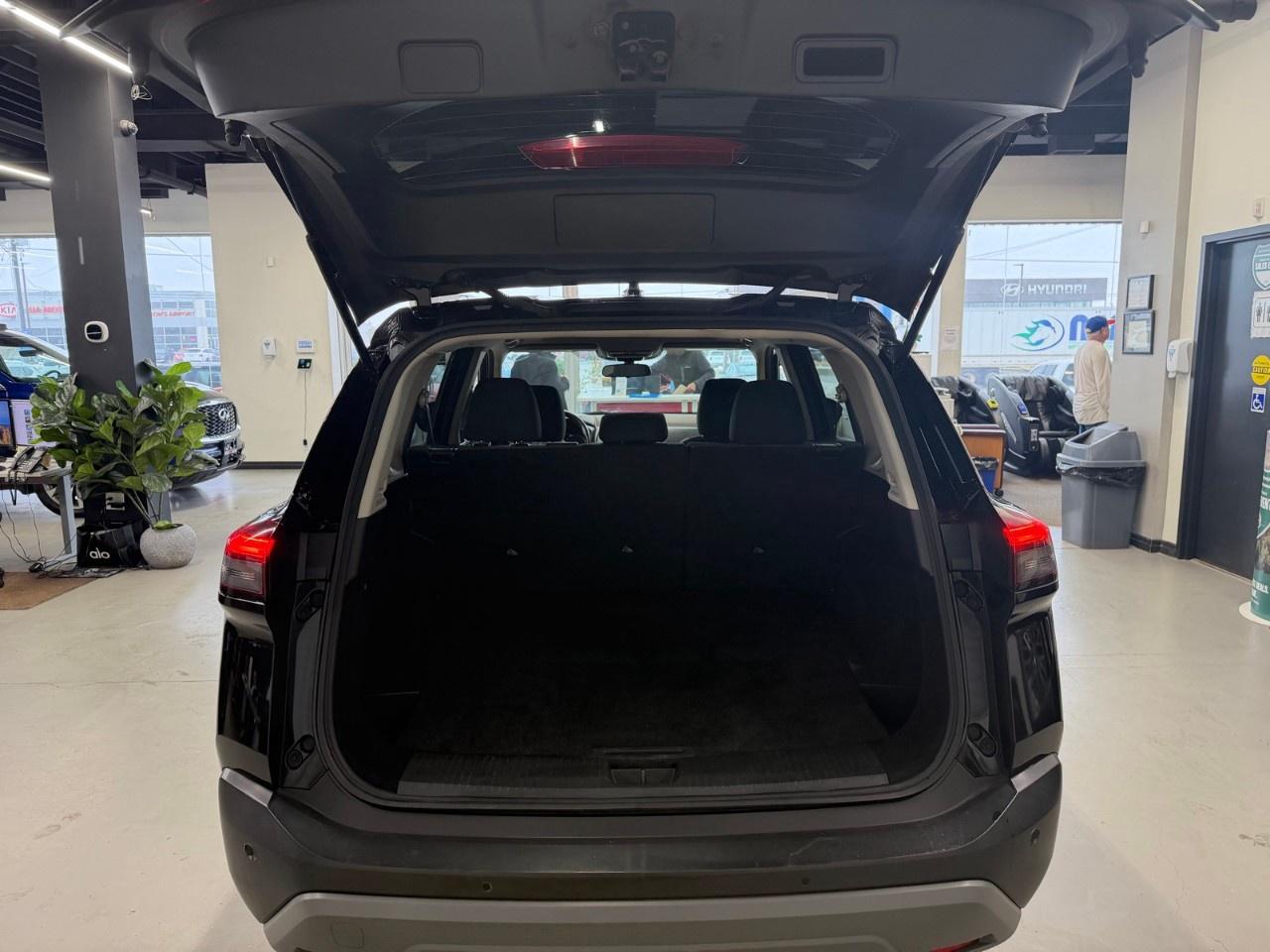 2021 Nissan Rogue SV Photo