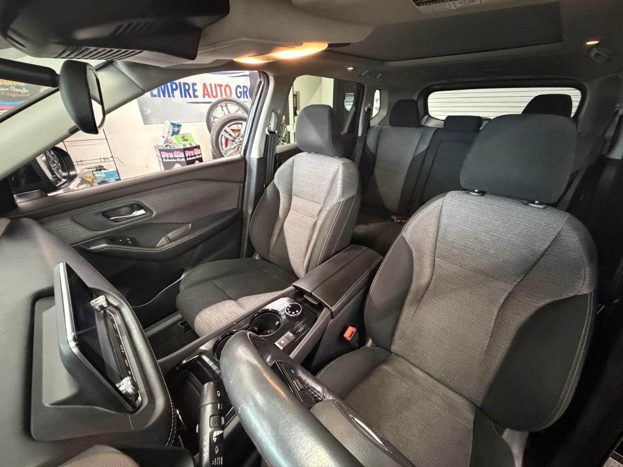 2021 Nissan Rogue SV Photo