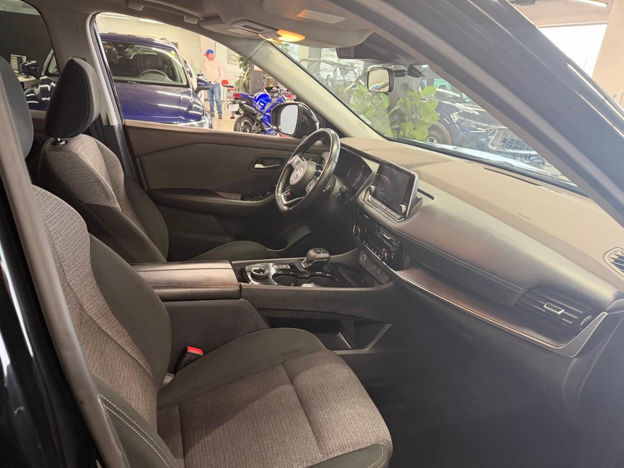 2021 Nissan Rogue SV Photo