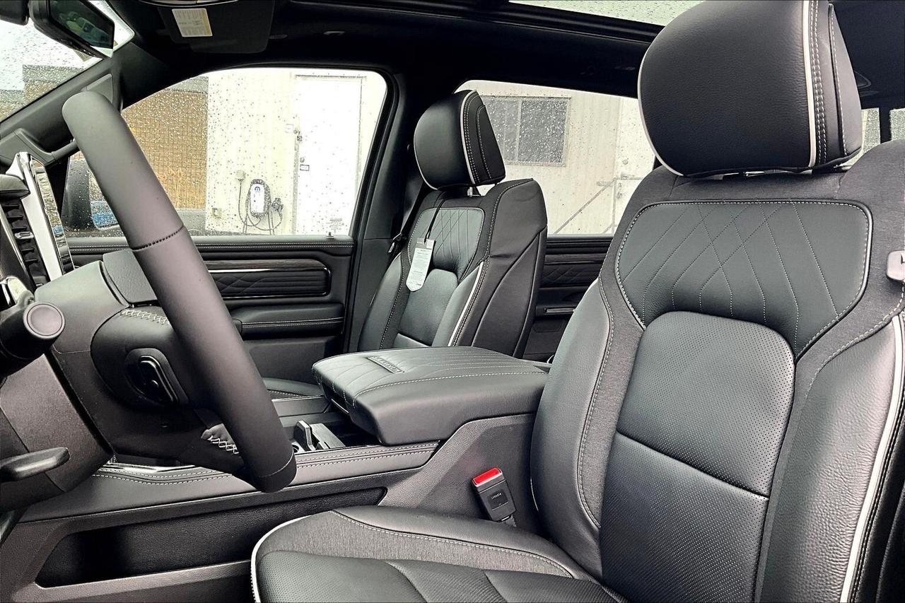 2026 RAM 1500 LIMITED | HEMI | Pano Roof | Level A | Night Pkg Photo