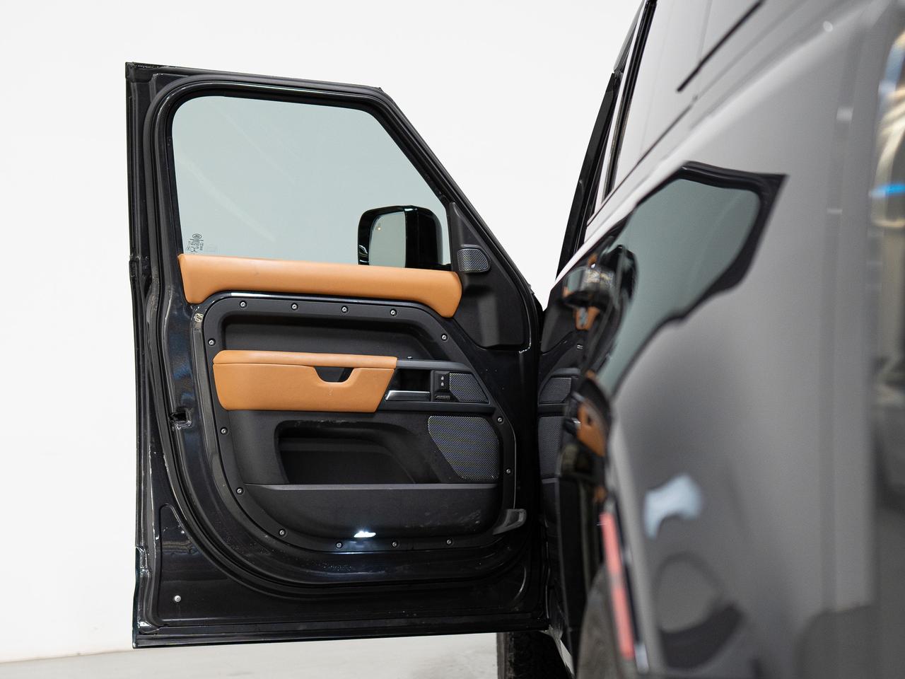 2022 Land Rover Defender P400 | X | 110 | PANO | HUD | MERIDIAN Photo