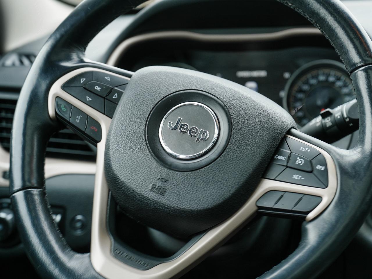 2016 Jeep Cherokee Limited | LEATHER | PANO ROOF | NAVI | 4WD Photo